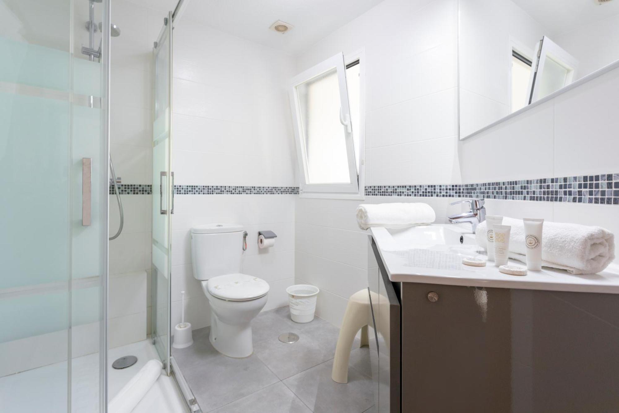 1003 - Seafront Apartment On El Paseo - Air Conditionning - Wi-Fi - Smart Tv Almuñécar المظهر الخارجي الصورة